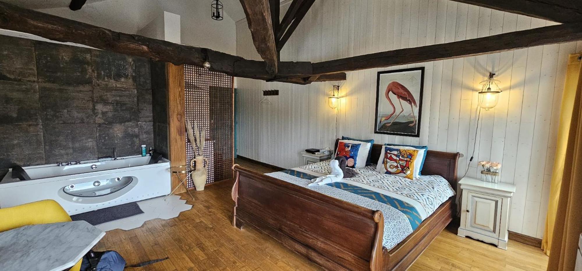 Suite Penthouse Romantique, Confolens, Charente Экстерьер фото