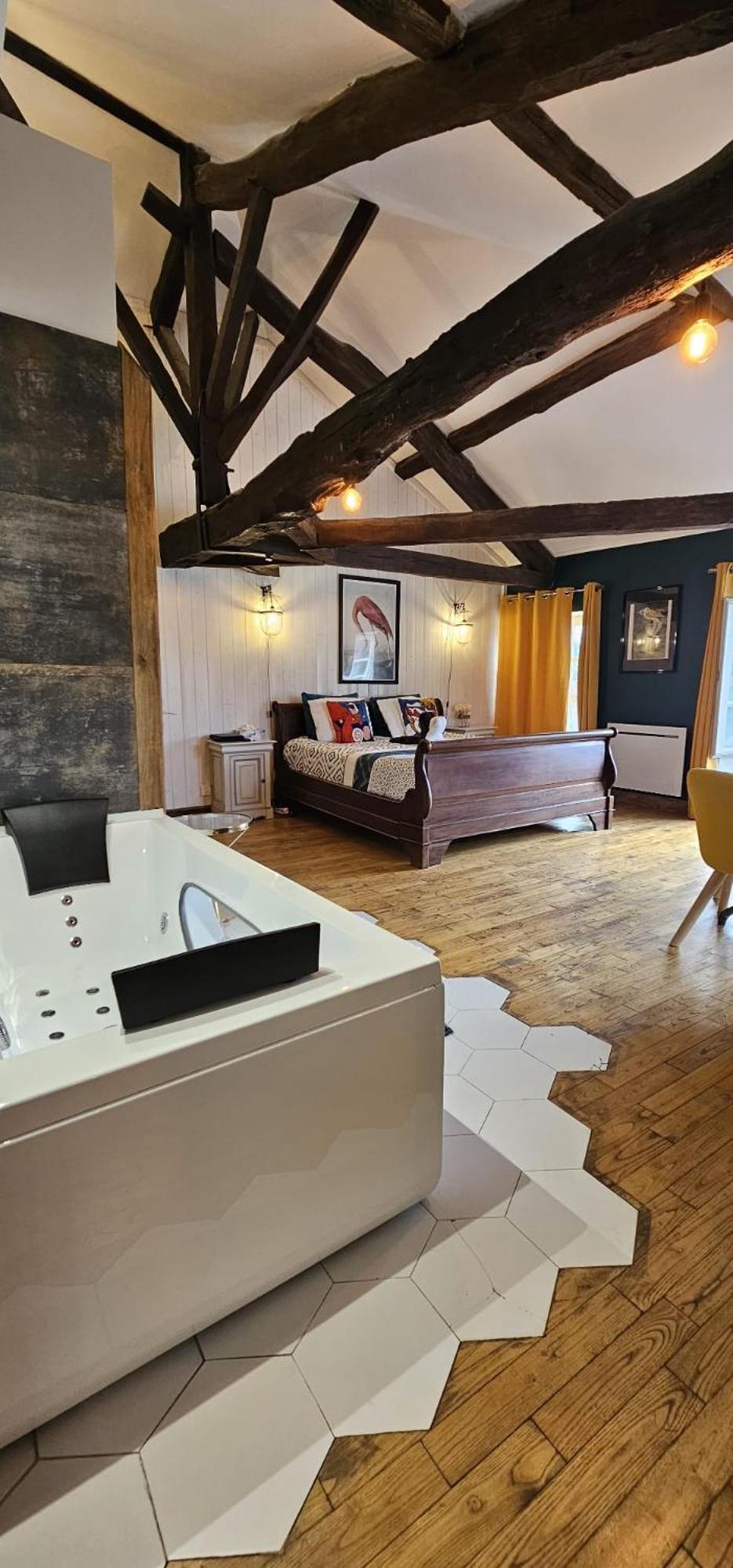 Suite Penthouse Romantique, Confolens, Charente Экстерьер фото